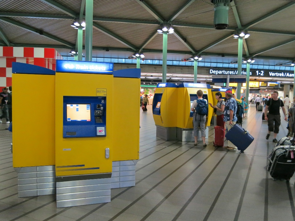 NS-Train-Ticket-Vending-Machines-at-Schiphol-